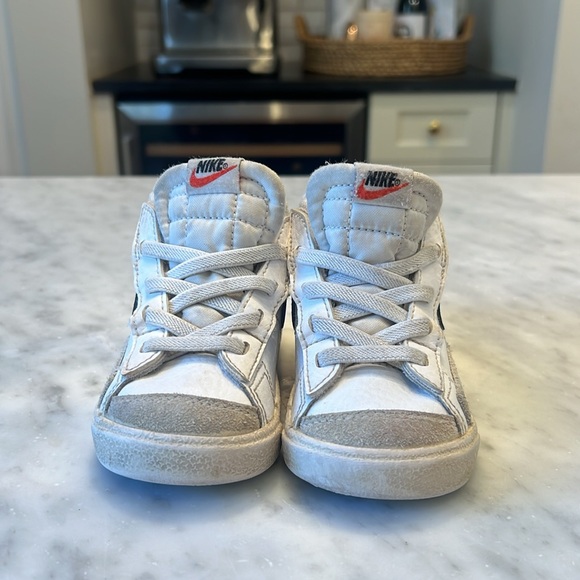 Toddler Nike high top sneakers size 6T - Picture 3 of 4